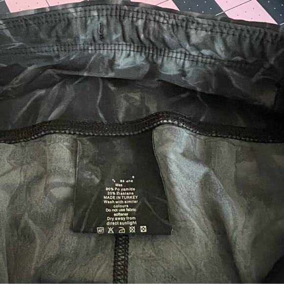 Sweaty Betty Zero Gravity Run Leggings in Tonal Iridescence - Picture 9 of 9